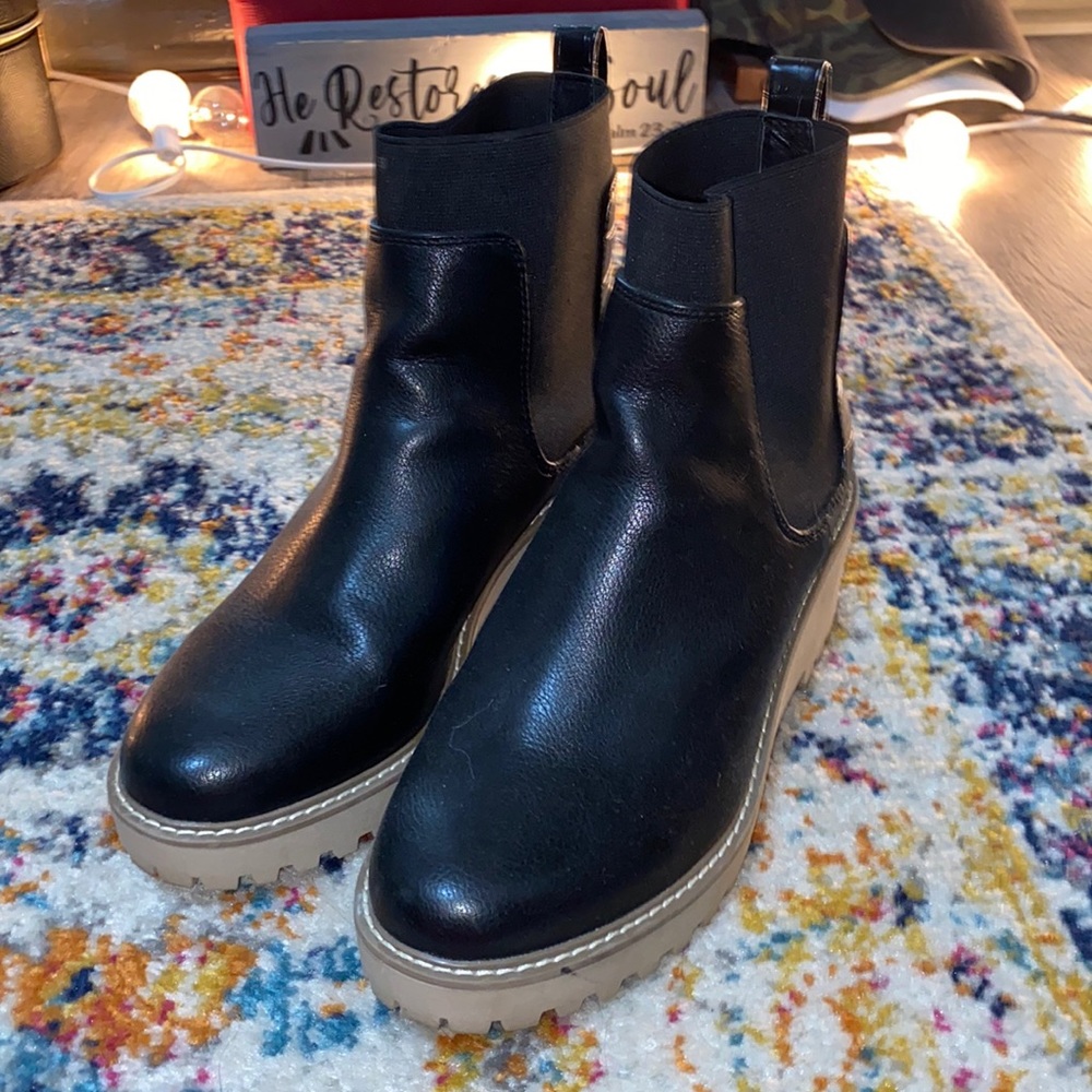 Black and Tan platform boots!